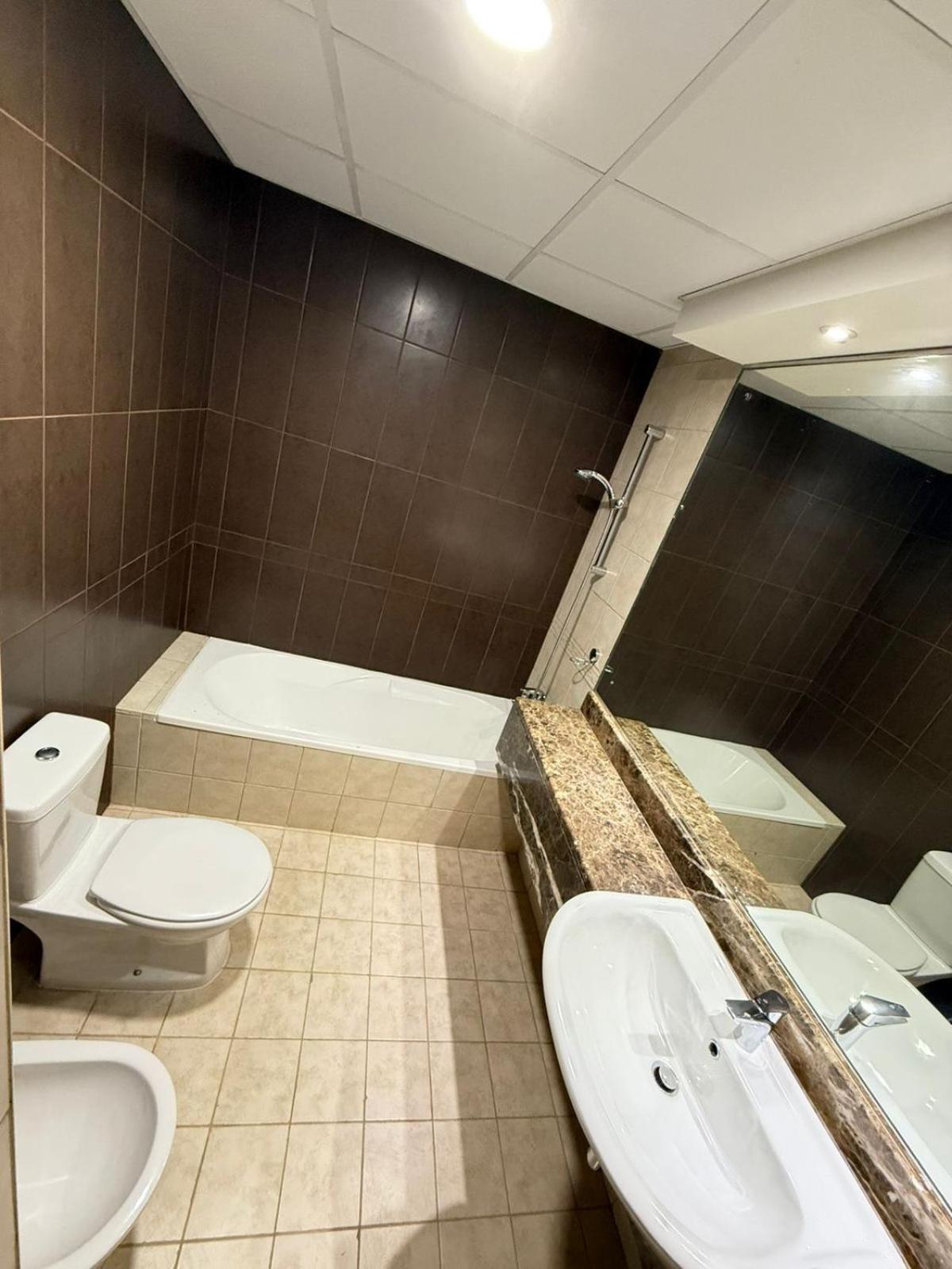 Backpackers Heaven ! 18 Beds In A 2 Bedroom Apartment In Front Of Union Metro Station Diera Dubai Exterior photo