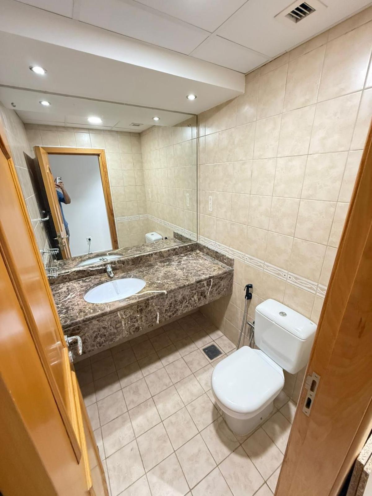 Backpackers Heaven ! 18 Beds In A 2 Bedroom Apartment In Front Of Union Metro Station Diera Dubai Exterior photo