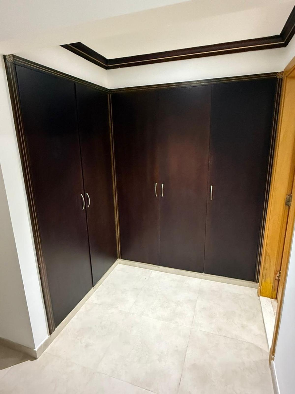 Backpackers Heaven ! 18 Beds In A 2 Bedroom Apartment In Front Of Union Metro Station Diera Dubai Exterior photo