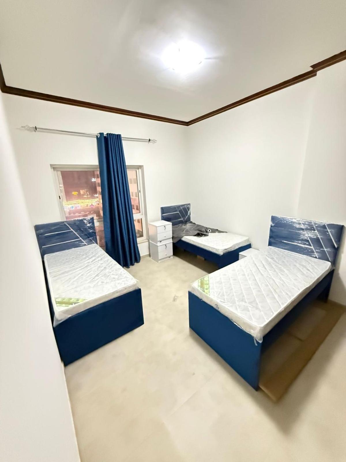 Backpackers Heaven ! 18 Beds In A 2 Bedroom Apartment In Front Of Union Metro Station Diera Dubai Exterior photo